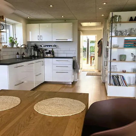 Carlene - 350m From The Sea By Interhome